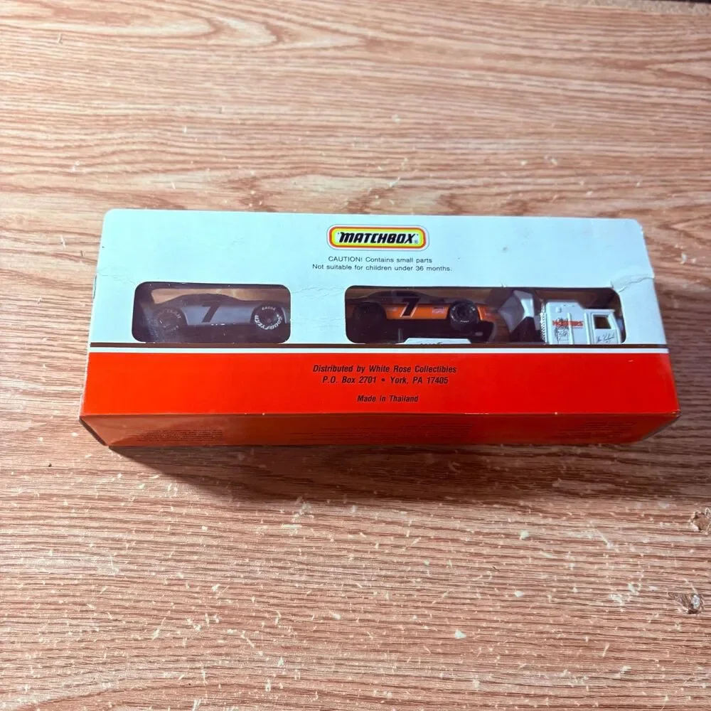 1993 Matchbox Hooters Racing #7 Alan Kulwicki Limited Edition, New in box